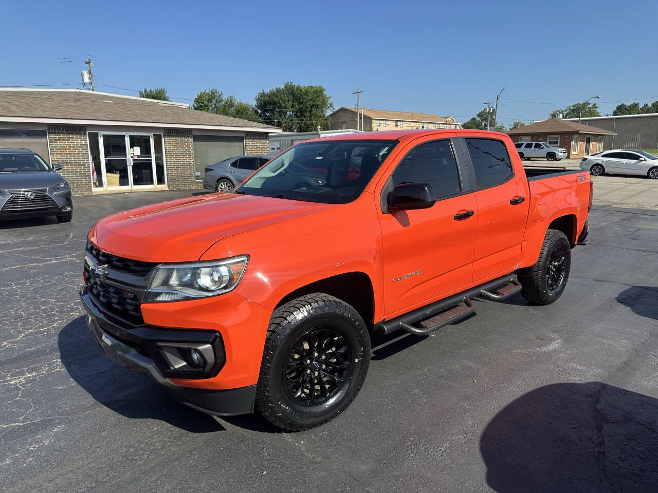Used 2021 Chevrolet Colorado Z71 AWD/4WD image 2