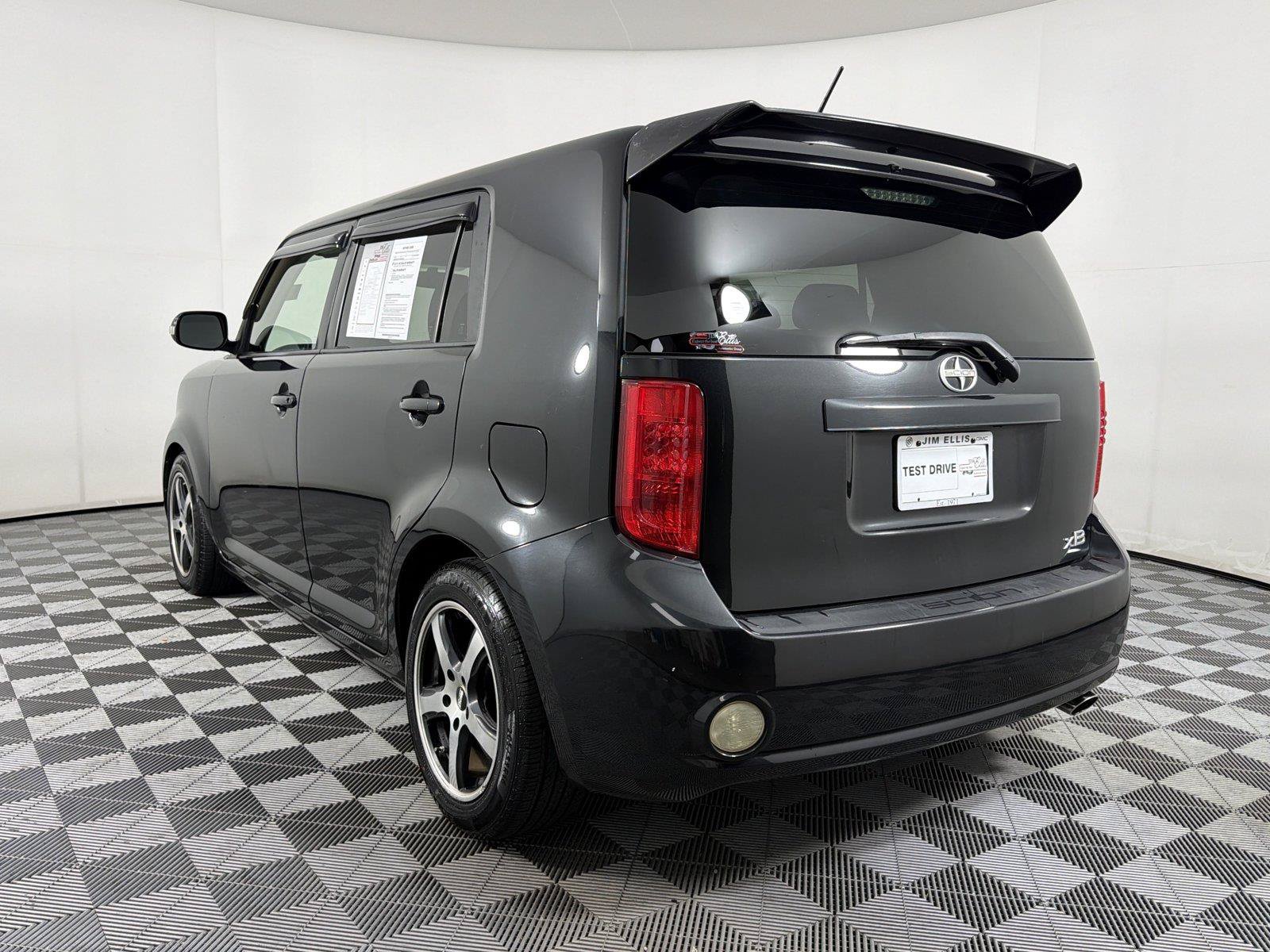 Used 2009 Scion xB FWD image 4