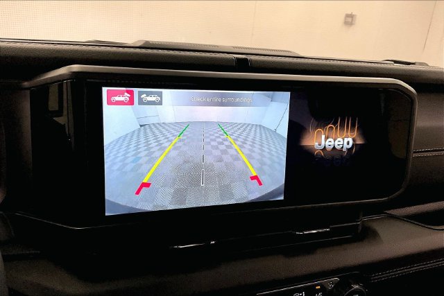 Used 2024 Jeep Wrangler Unlimited Sahara w/ Technology Group AWD/4WD image 28