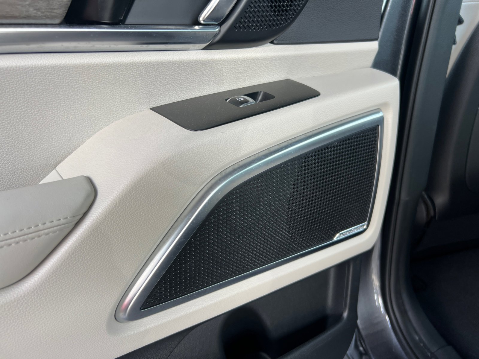 Used 2021 Kia Telluride SX w/ Towing Package image 14