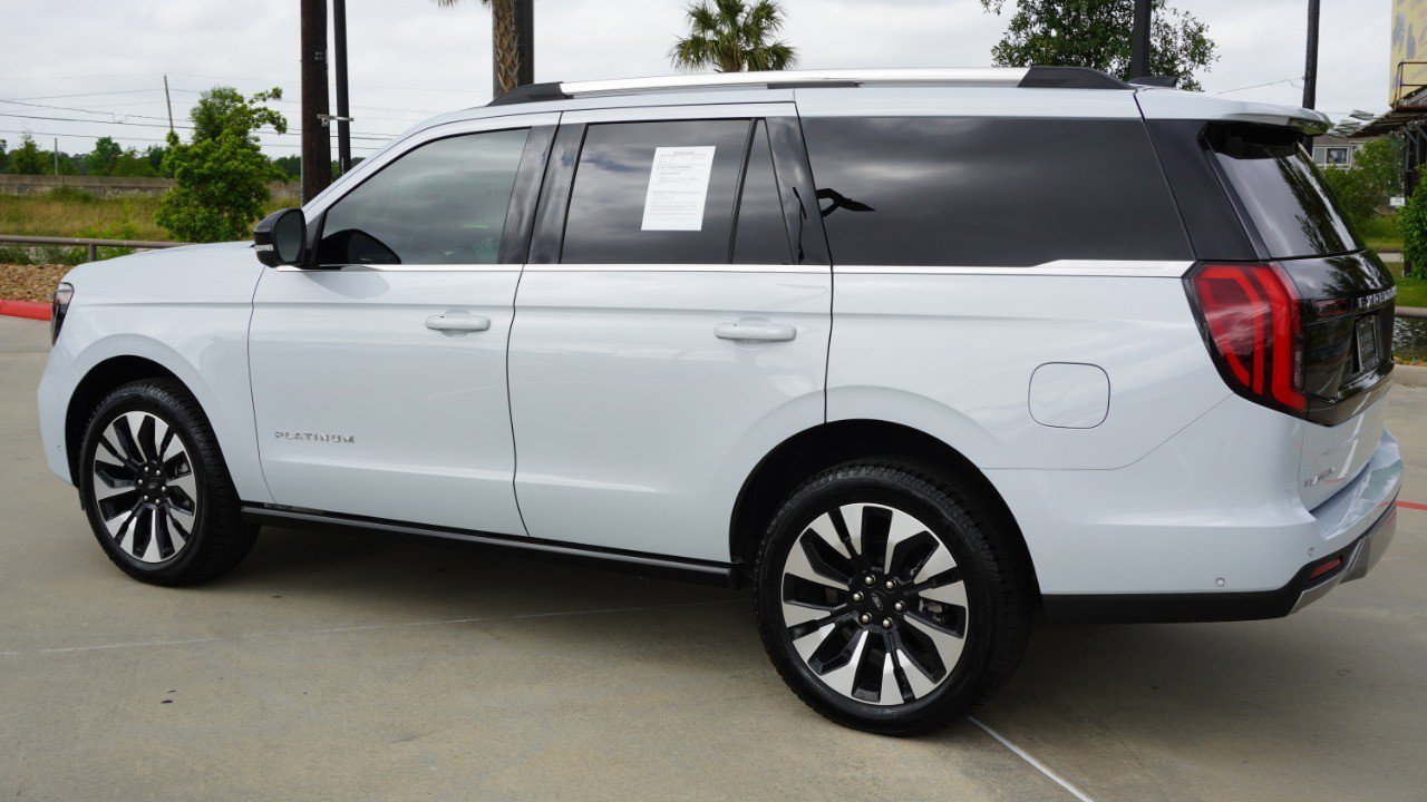 Used 2025 Ford Expedition Platinum w/ Driver's Package AWD/4WD image 6