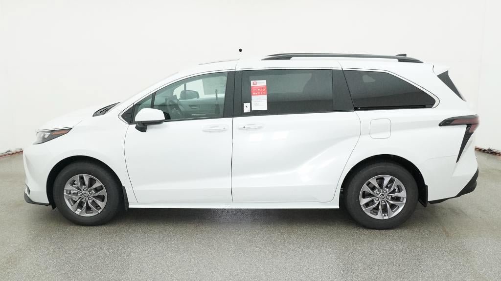 New 2026 Toyota Sienna XLE FWD image 3