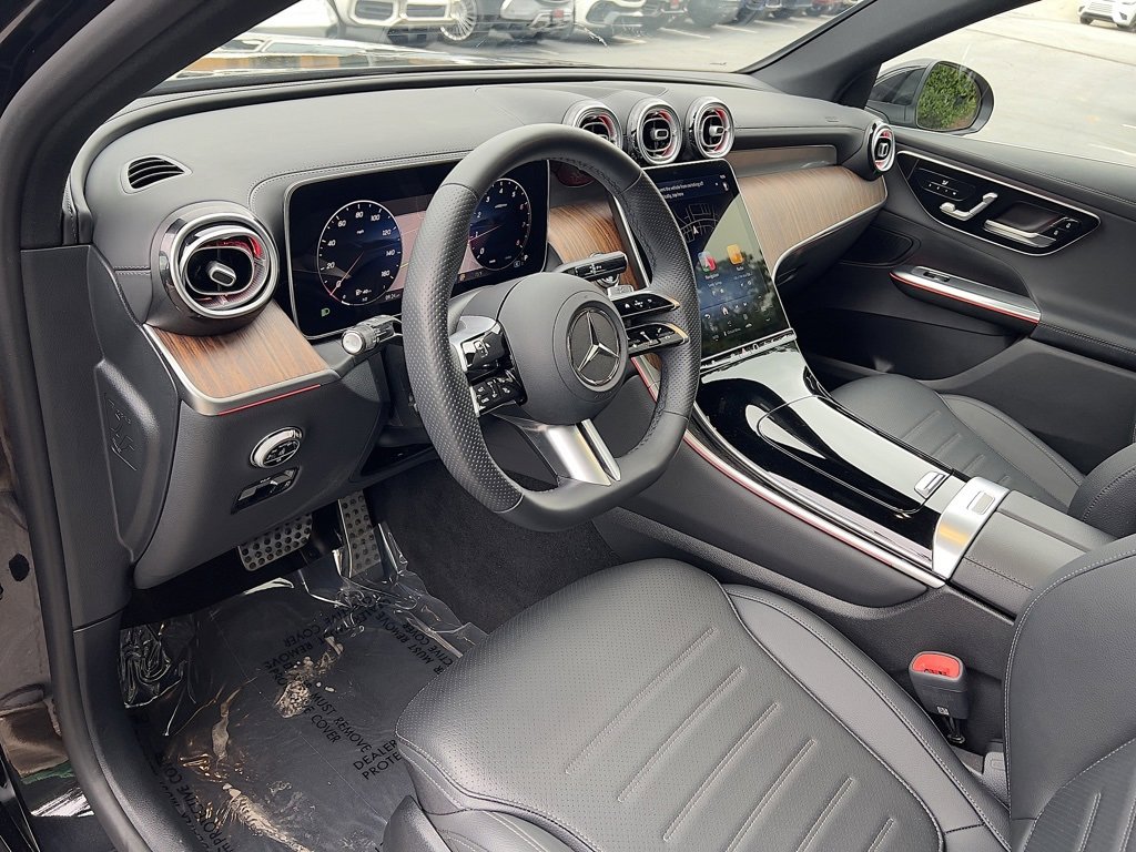 Used 2025 Mercedes-Benz GLC 300 4MATIC w/ AMG Line image 22