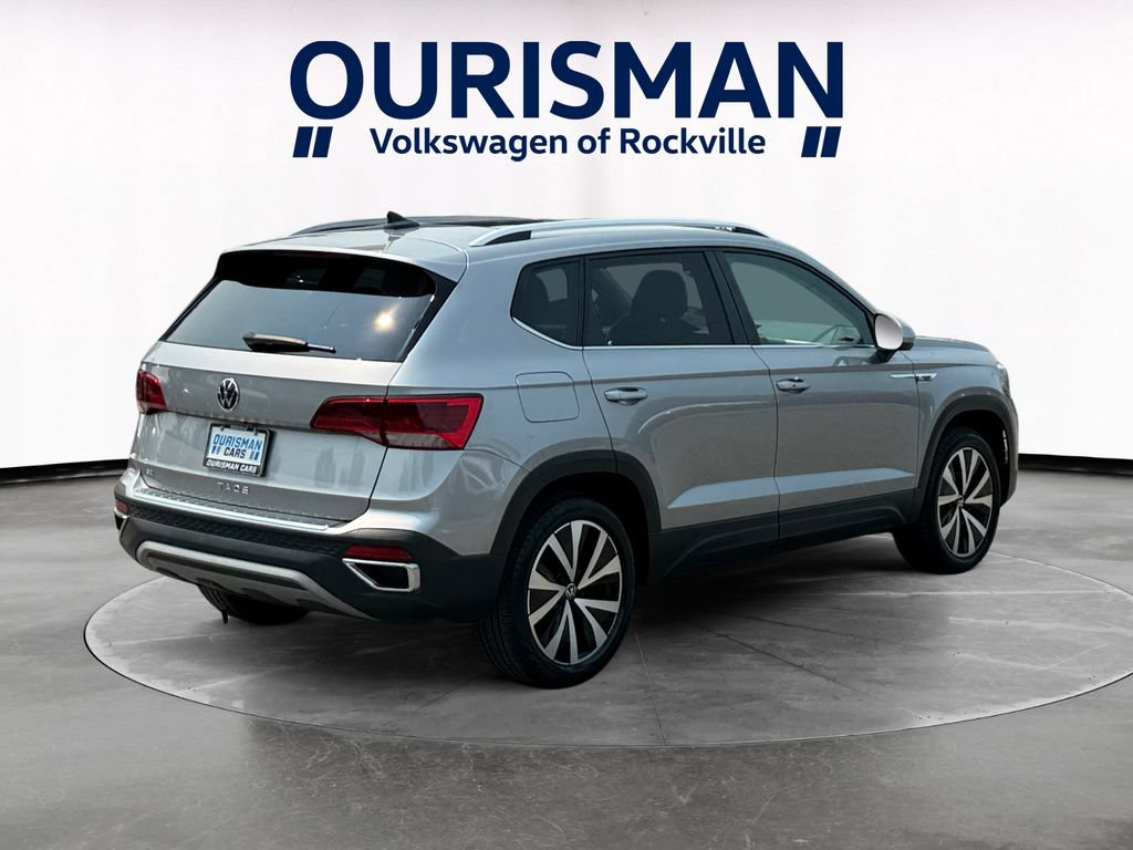 Used 2023 Volkswagen Taos SE w/ Panoramic Sunroof Package FWD image 6
