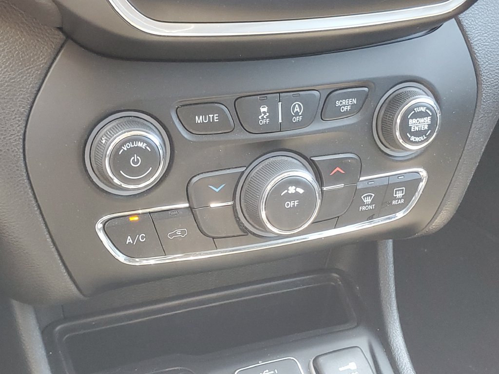 Used 2019 Jeep Cherokee Latitude Plus AWD/4WD image 20
