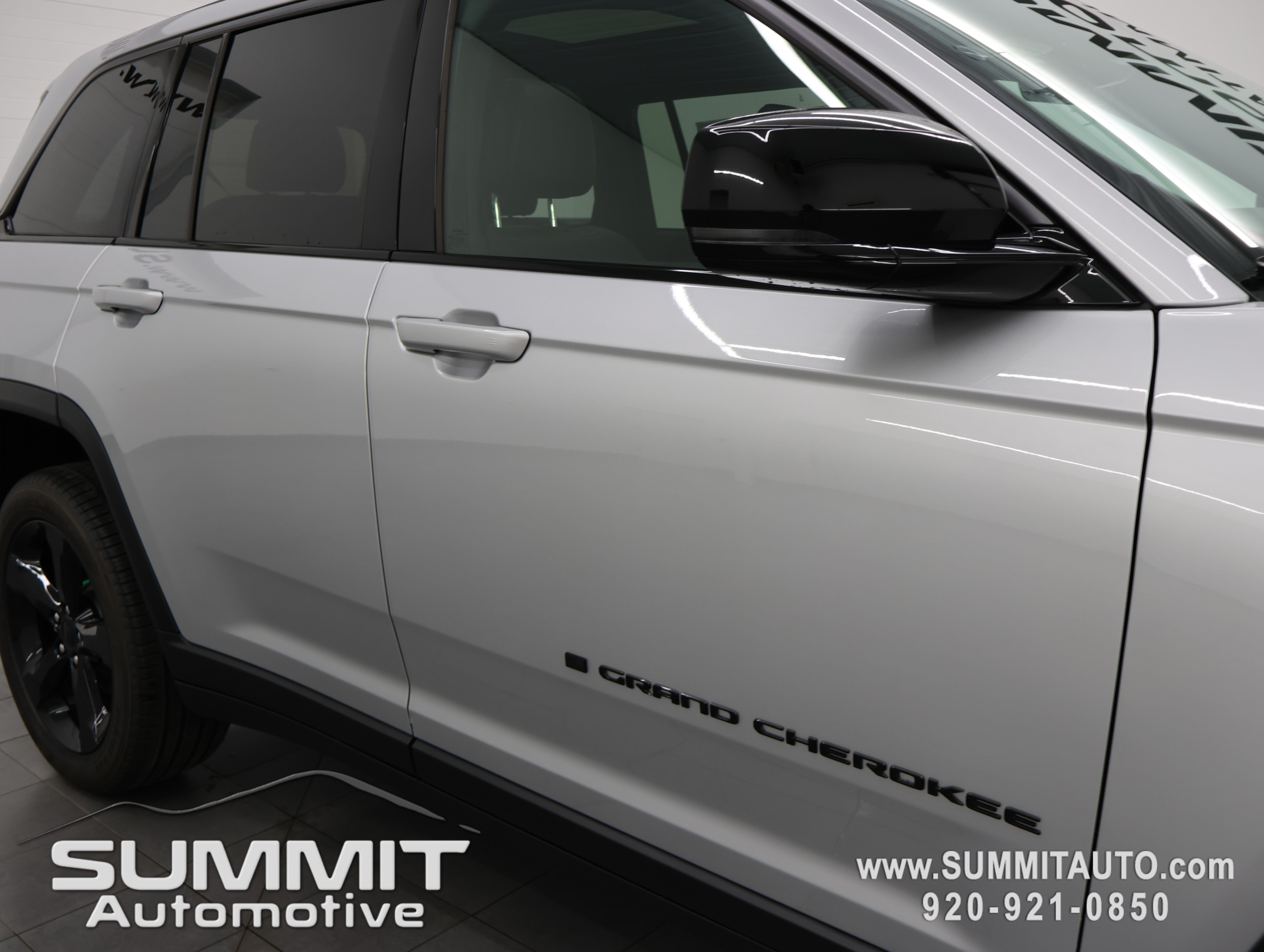 New 2026 Jeep Grand Cherokee Limited w/ Limited Altitude Package AWD/4WD image 26