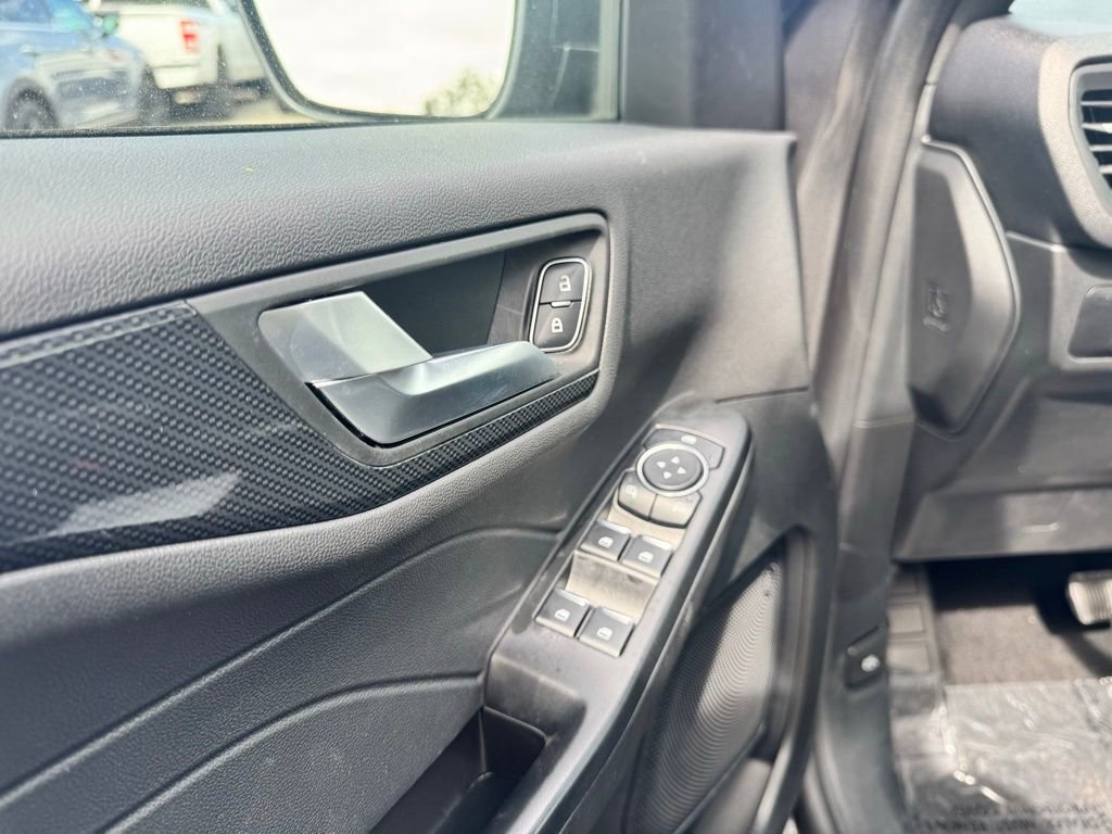 Used 2025 Ford Escape ST-Line image 6