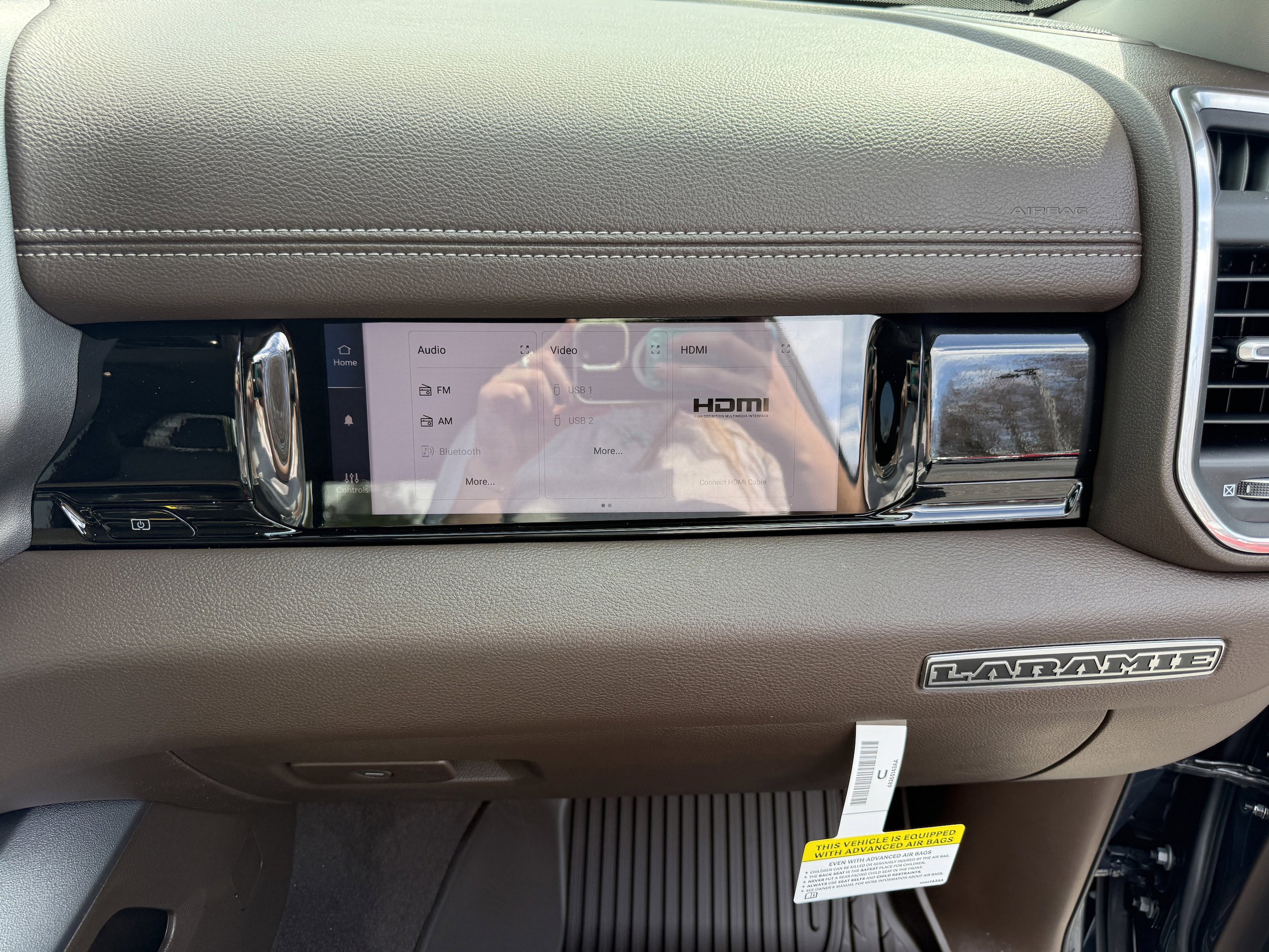 New 2026 RAM 1500 Laramie AWD/4WD image 17