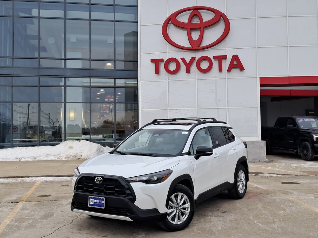 Used 2026 Toyota Corolla Cross LE w/ Moonroof Package