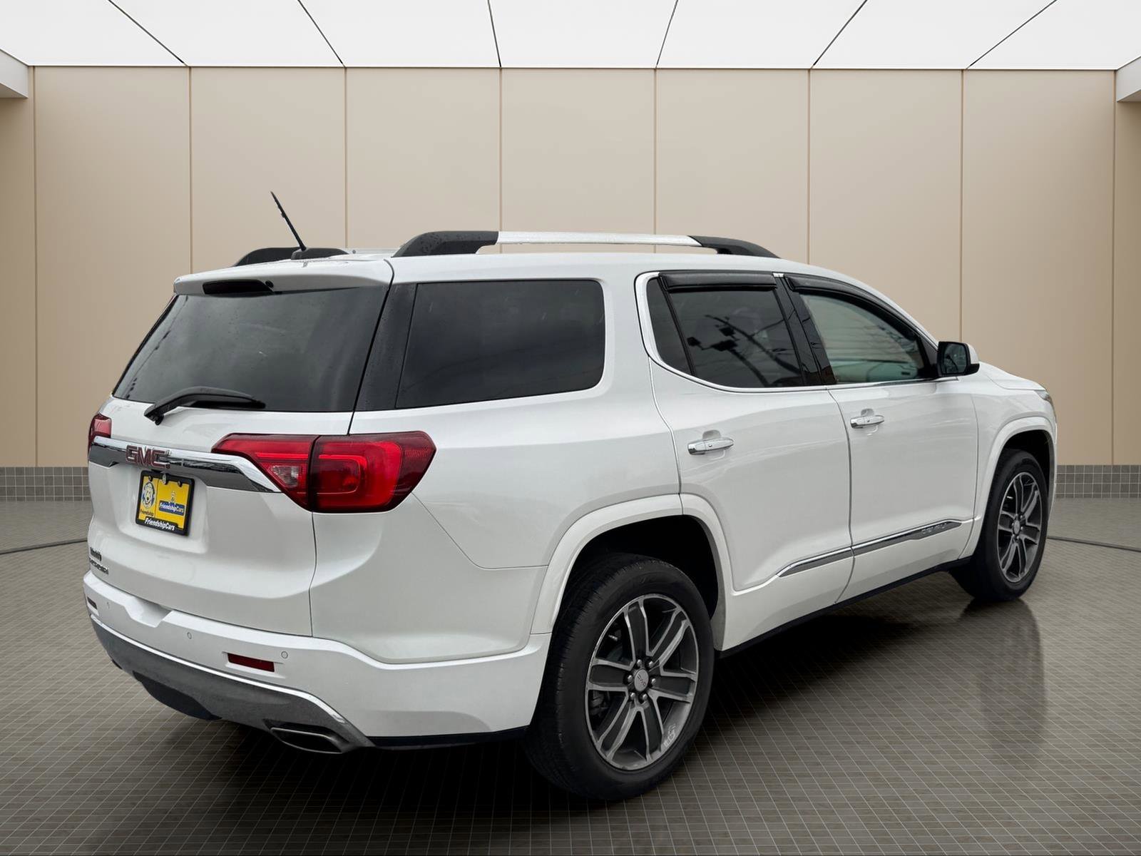 Used 2019 GMC Acadia Denali image 3
