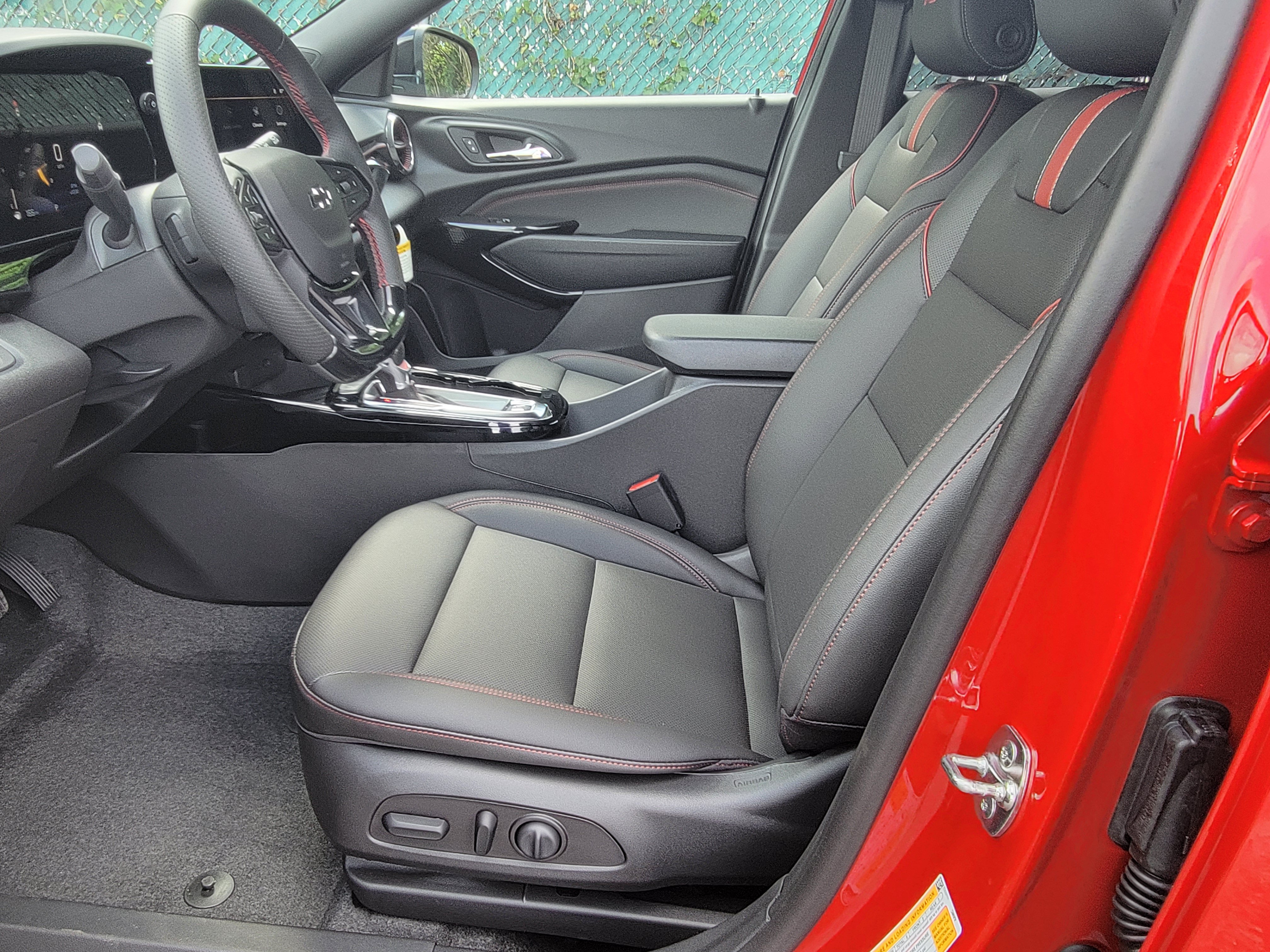 New 2026 Chevrolet Trax RS w/ Sunroof Package FWD image 29