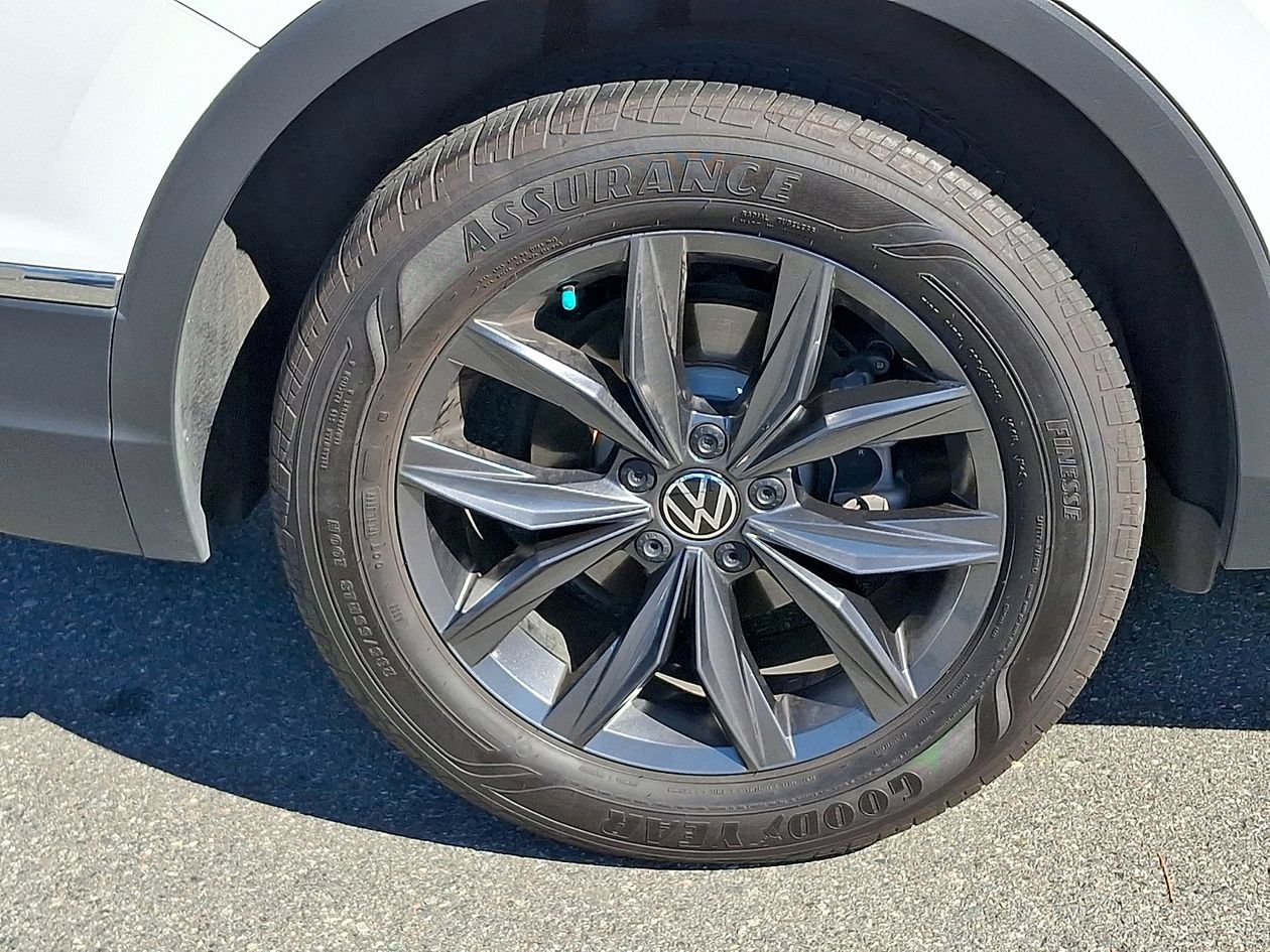 Certified 2023 Volkswagen Tiguan SE FWD image 8