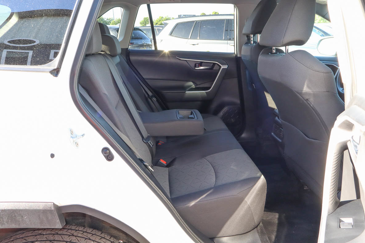 Used 2024 Toyota RAV4 XLE FWD image 21