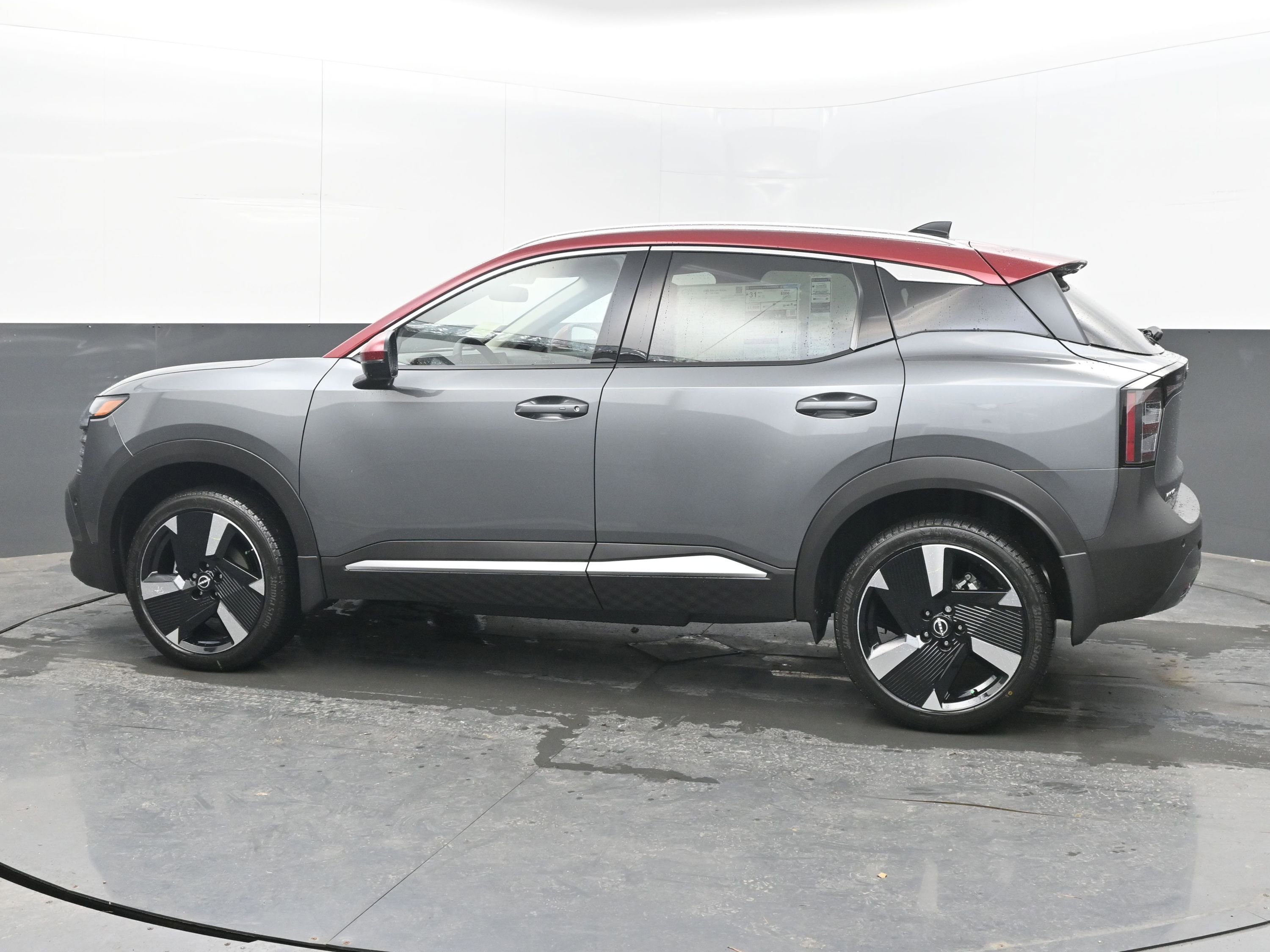 New 2026 Nissan Kicks SR w/ SR Premium Package FWD image 5