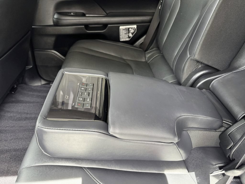 Used 2018 Lexus LX 570 4WD image 29