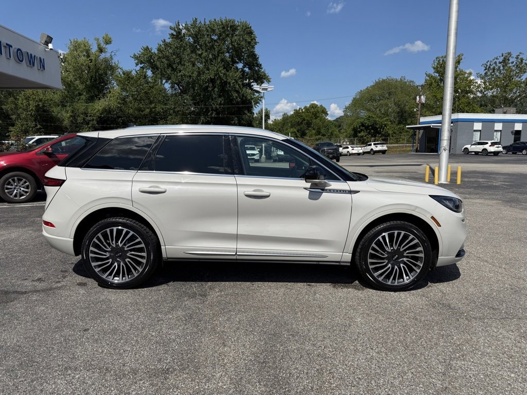 Used 2022 Lincoln Corsair AWD w/ Equipment Group 101A image 10