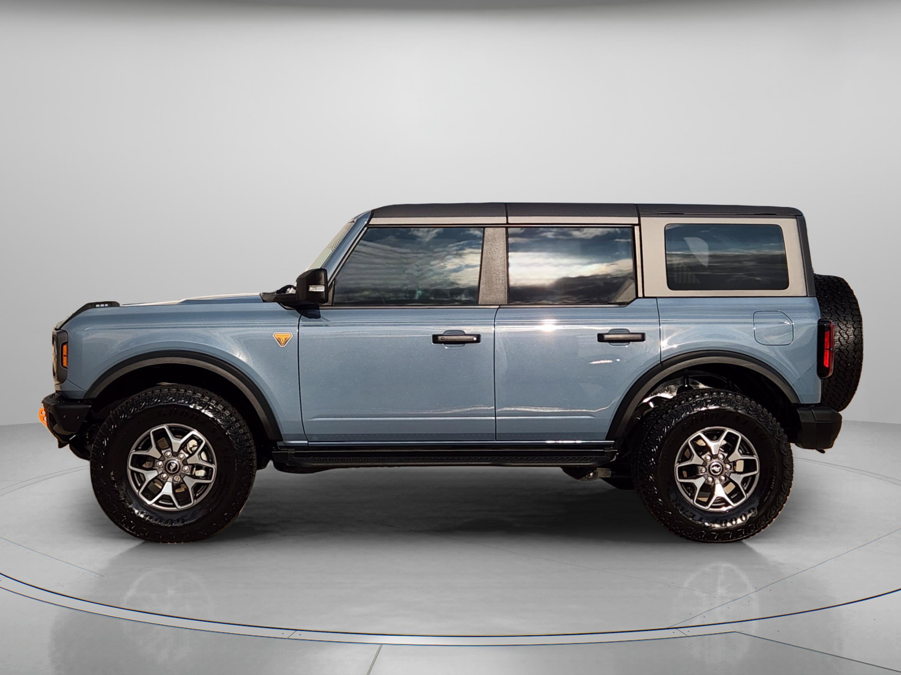 Used 2024 Ford Bronco Badlands AWD/4WD image 2