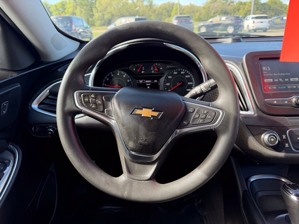 Used 2018 Chevrolet Malibu LT FWD image 20