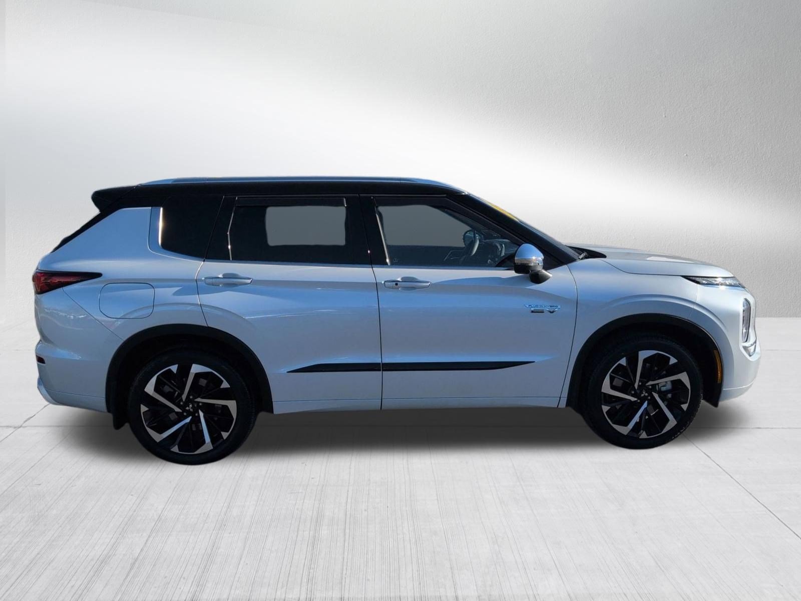 Used 2025 Mitsubishi Outlander SEL image 7