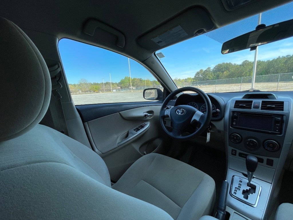 Used 2013 Toyota Corolla LE image 24