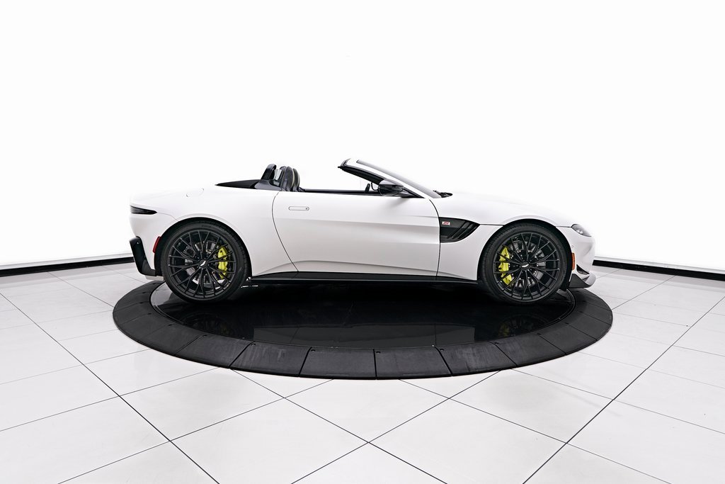 Used 2023 Aston Martin V8 Vantage Roadster image 19