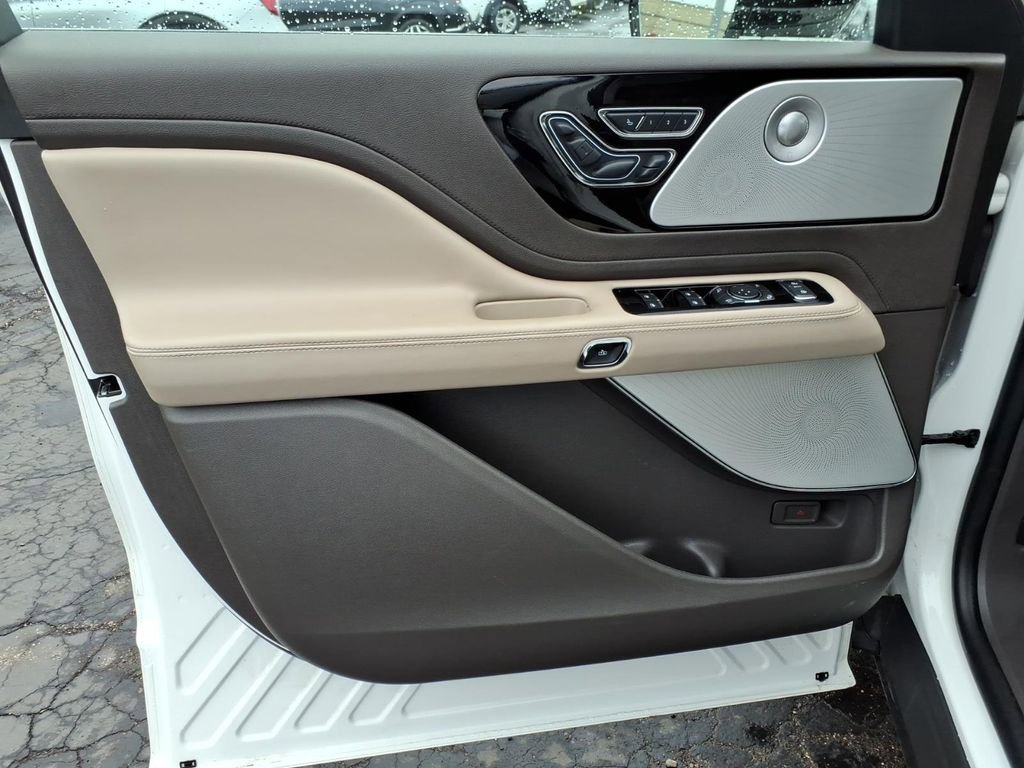 Used 2023 Lincoln Aviator Reserve w/ Equipment Group 201A image 15