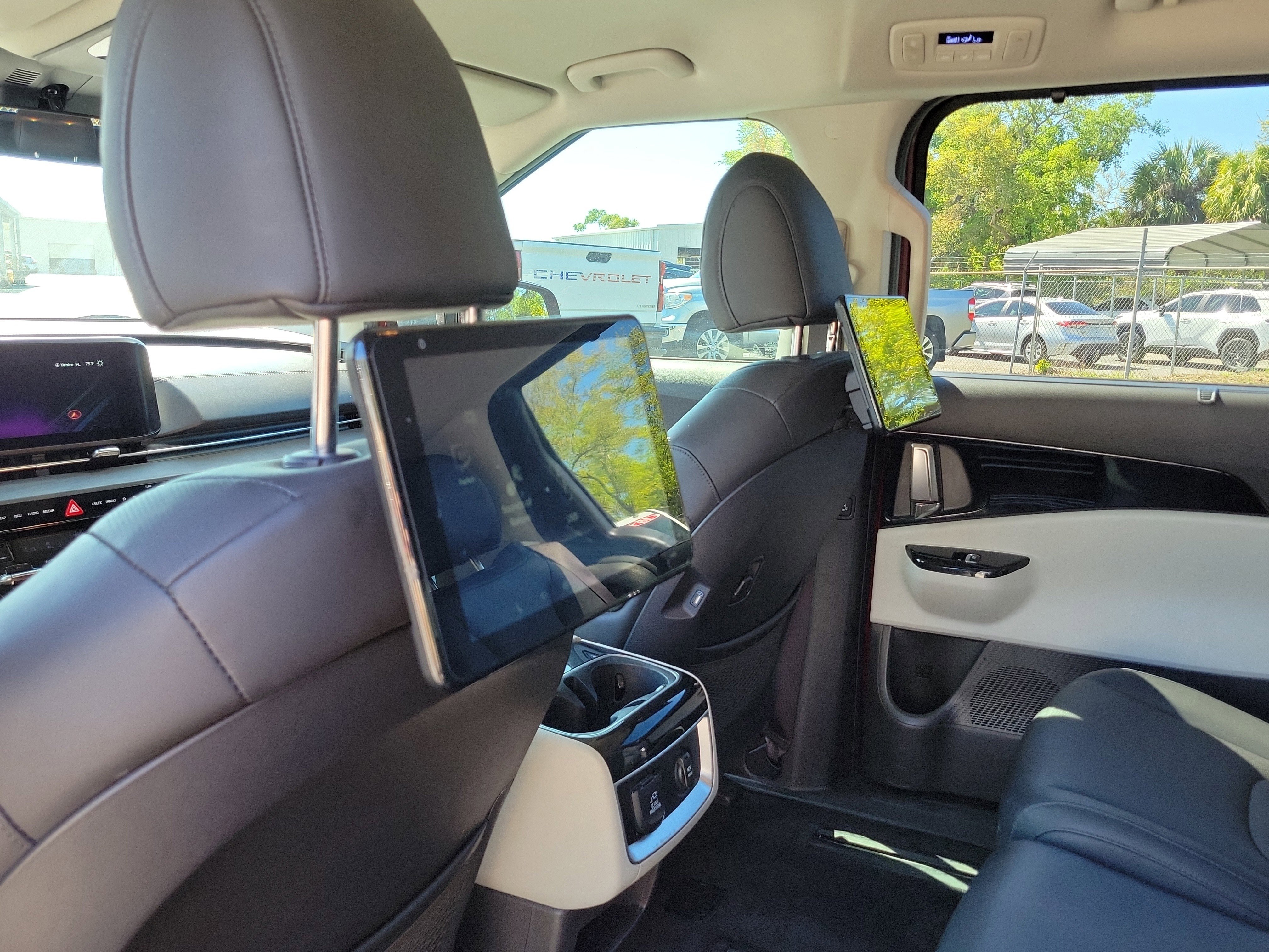 Used 2023 Kia Carnival SX FWD image 14