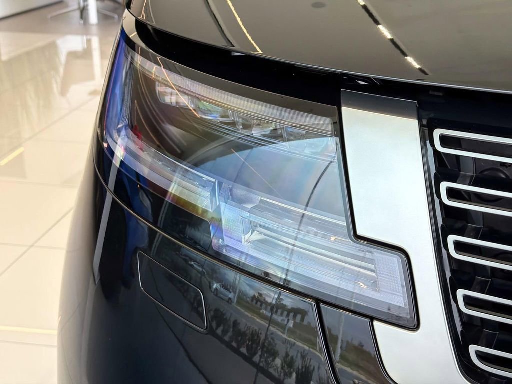 New 2025 Land Rover Range Rover Long Wheelbase Autobiography image 7