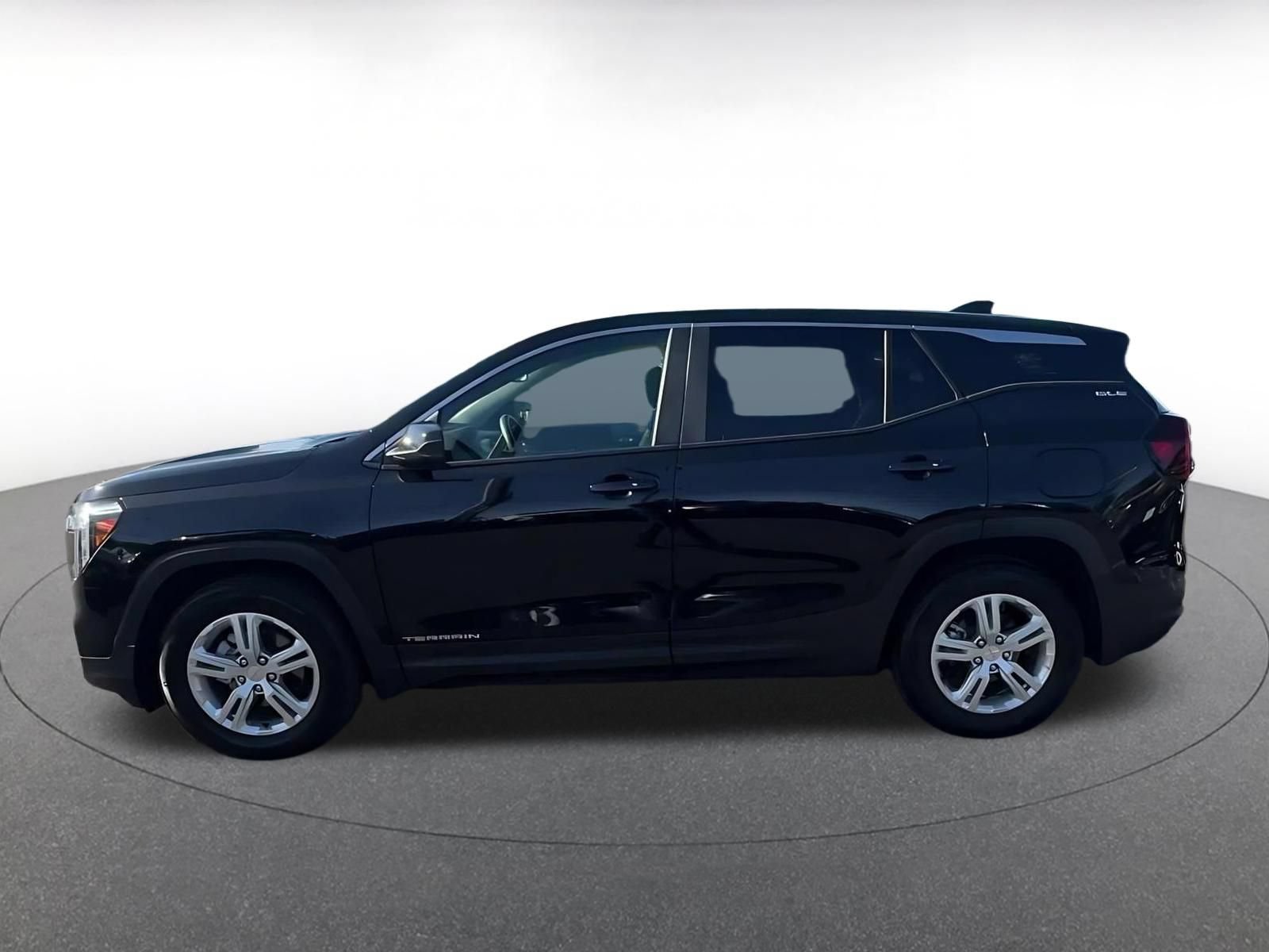 Used 2024 GMC Terrain SLE FWD image 8