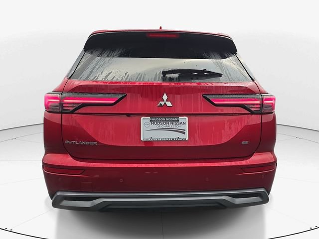 Used 2025 Mitsubishi Outlander SE image 8