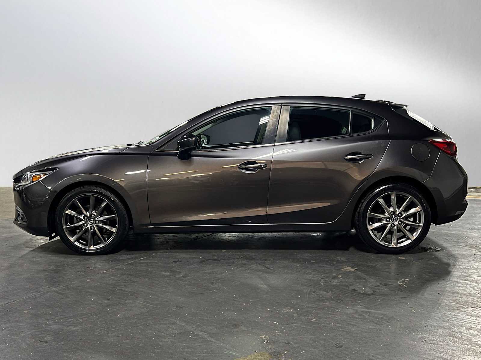Used 2018 MAZDA MAZDA3 Grand Touring w/ Premium Equipment Package image 6