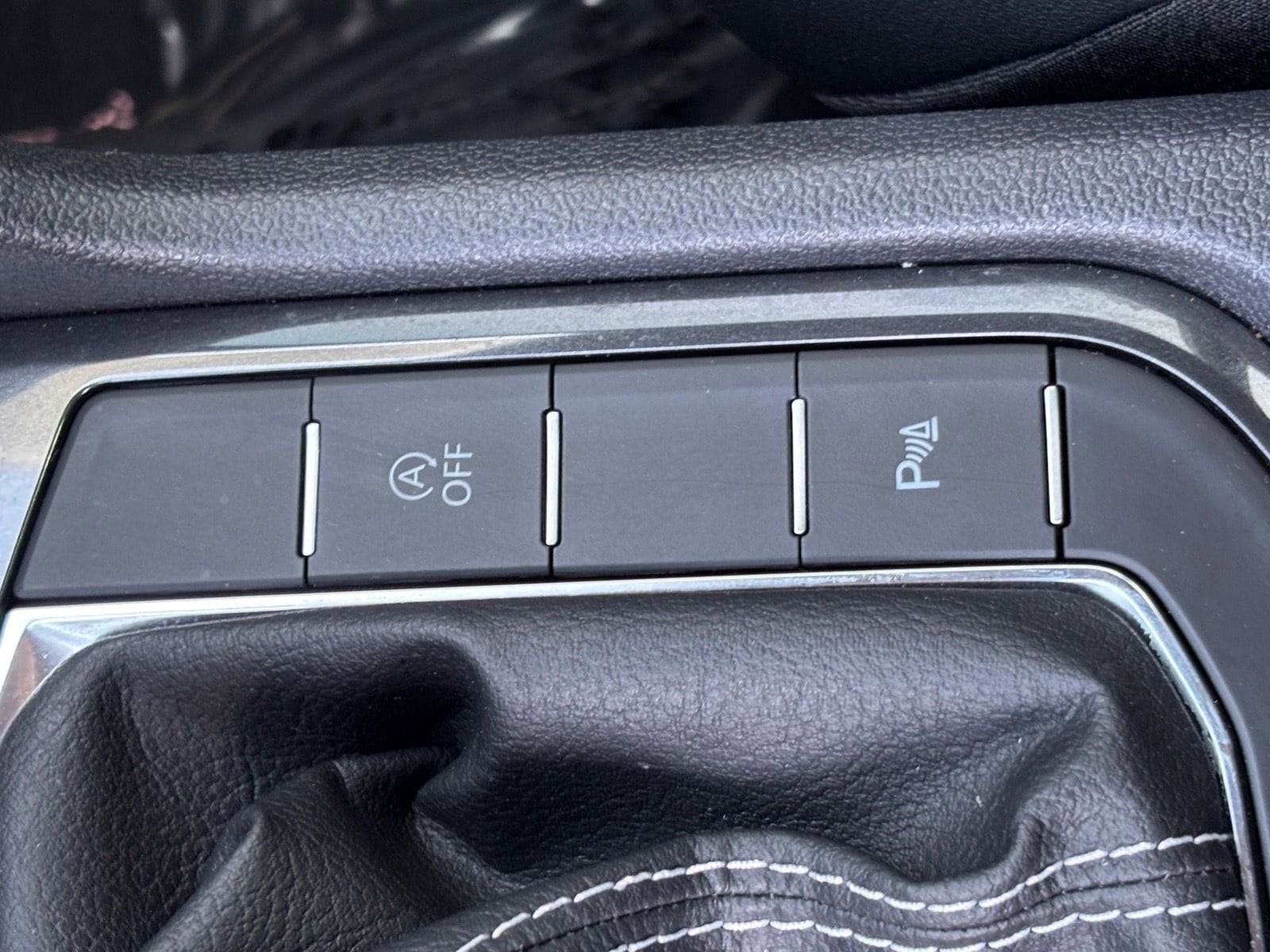 Used 2023 Volkswagen Tiguan SE R-Line FWD image 32