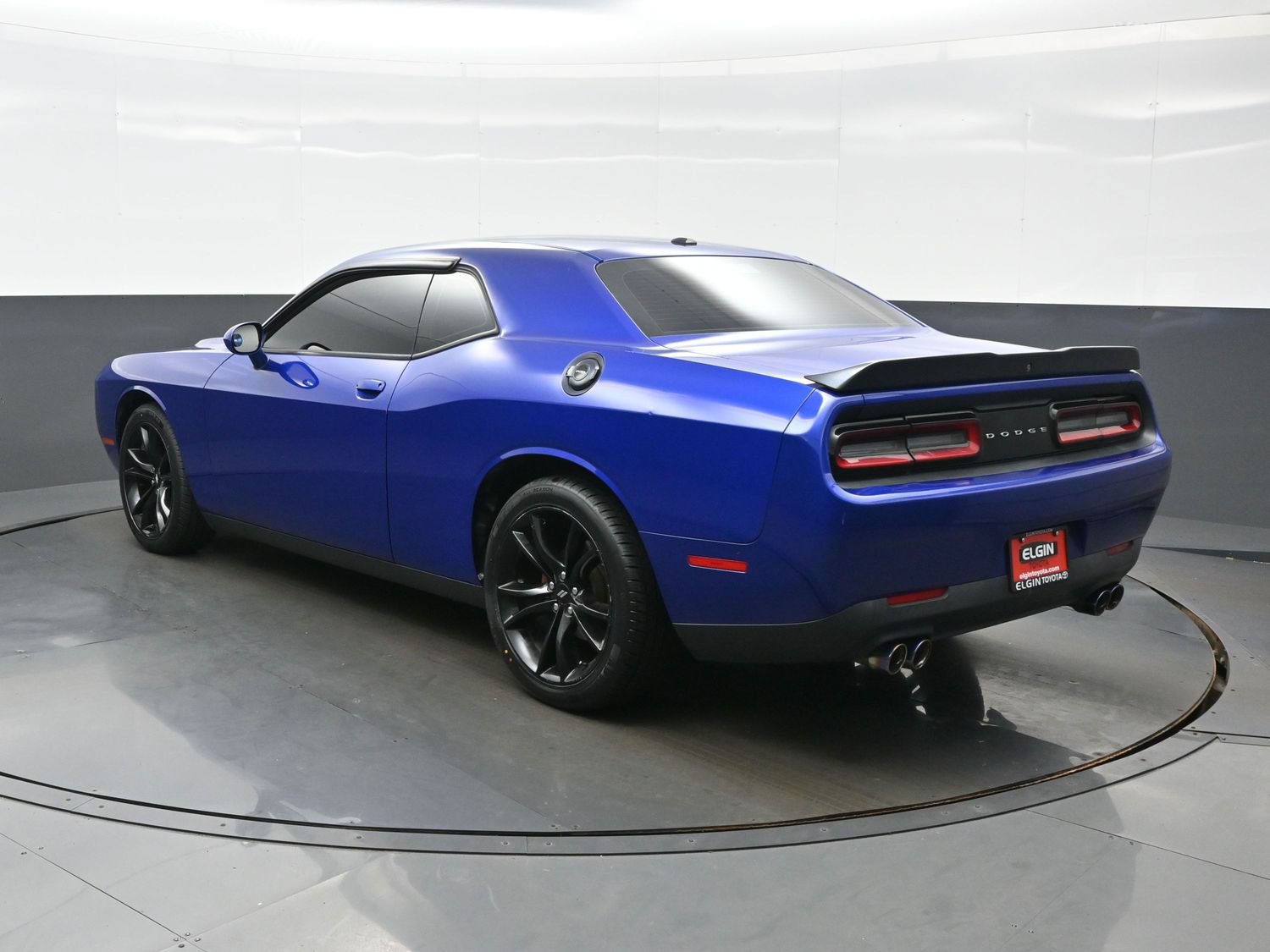 Used 2018 Dodge Challenger SXT w/ Blacktop Package RWD image 4