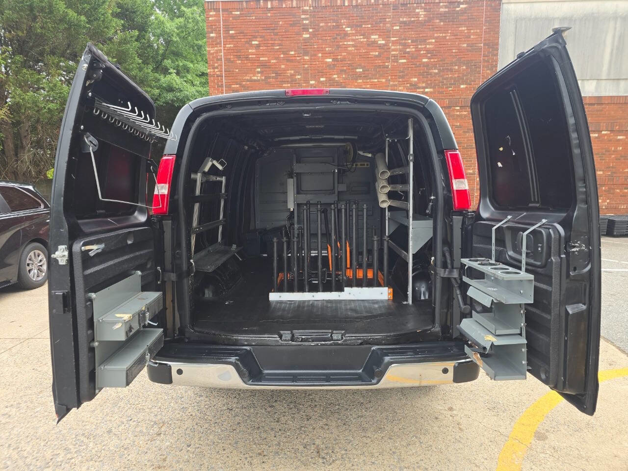 Used 2018 Chevrolet Express 2500 w/ Driver Convenience Package RWD image 5