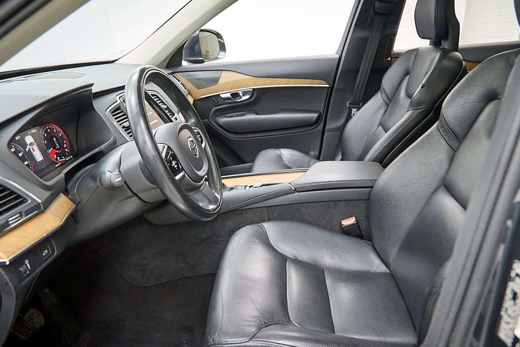 Used 2021 Volvo XC90 T6 Momentum w/ Climate Package image 21