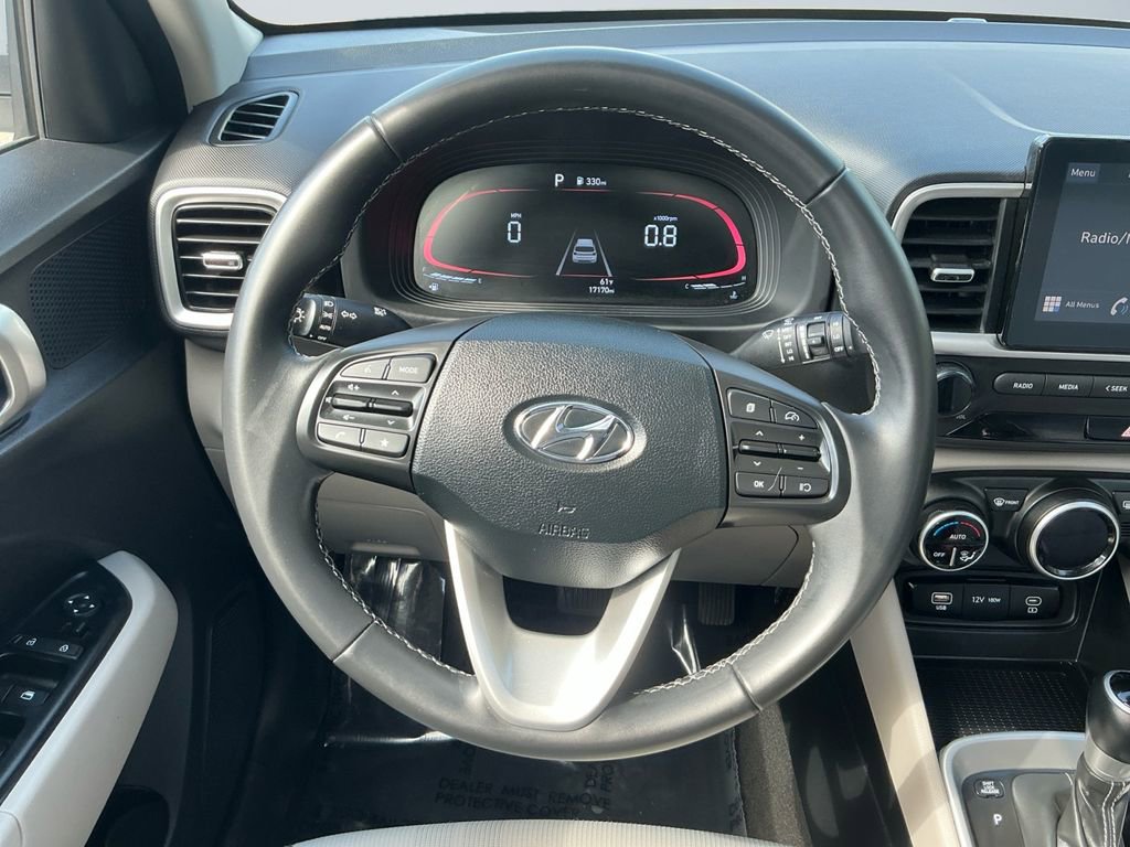 Used 2025 Hyundai Venue SEL FWD image 13
