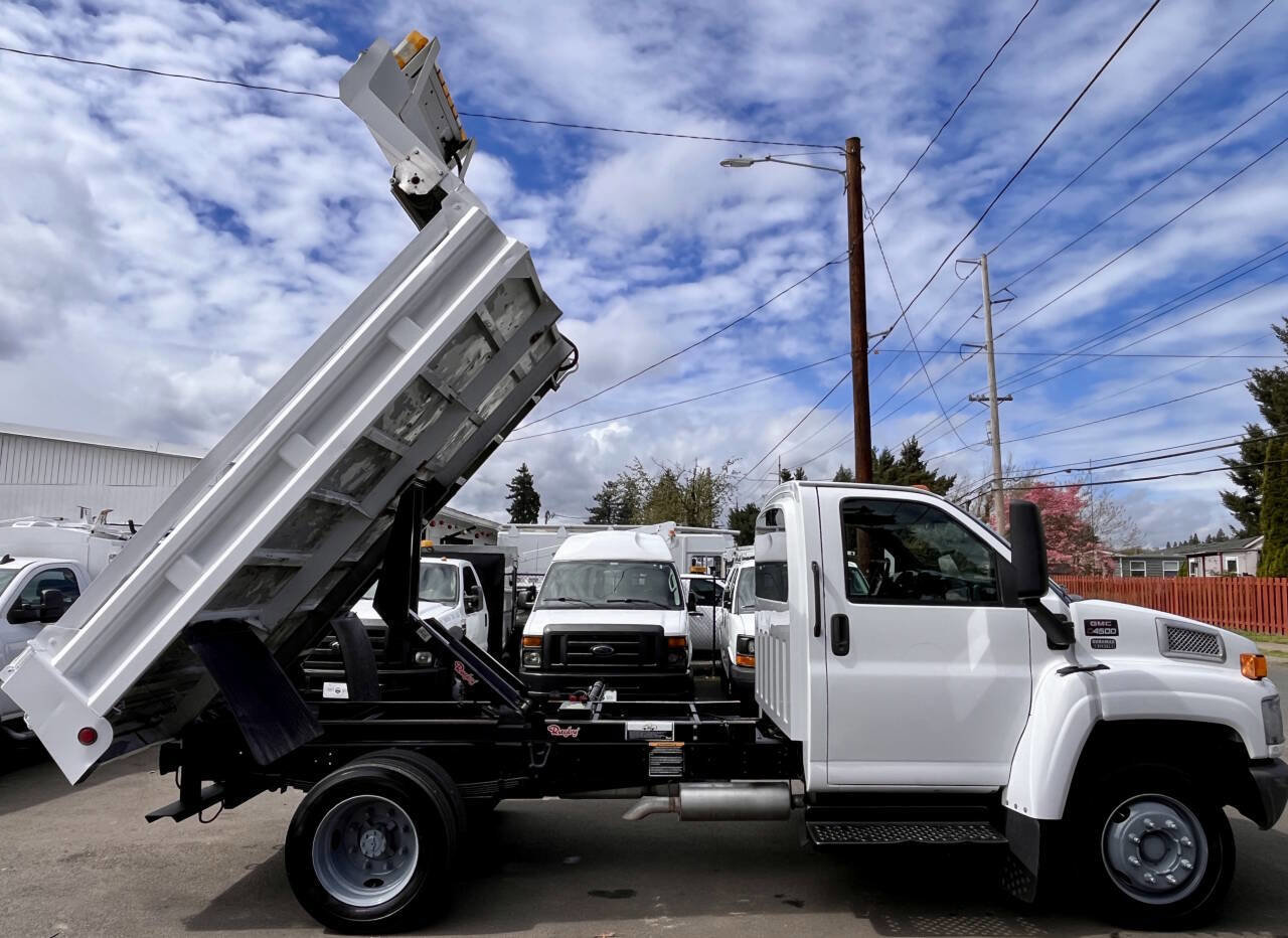 Used 2003 GMC TopKick C4500 2WD Regular Cab image 1