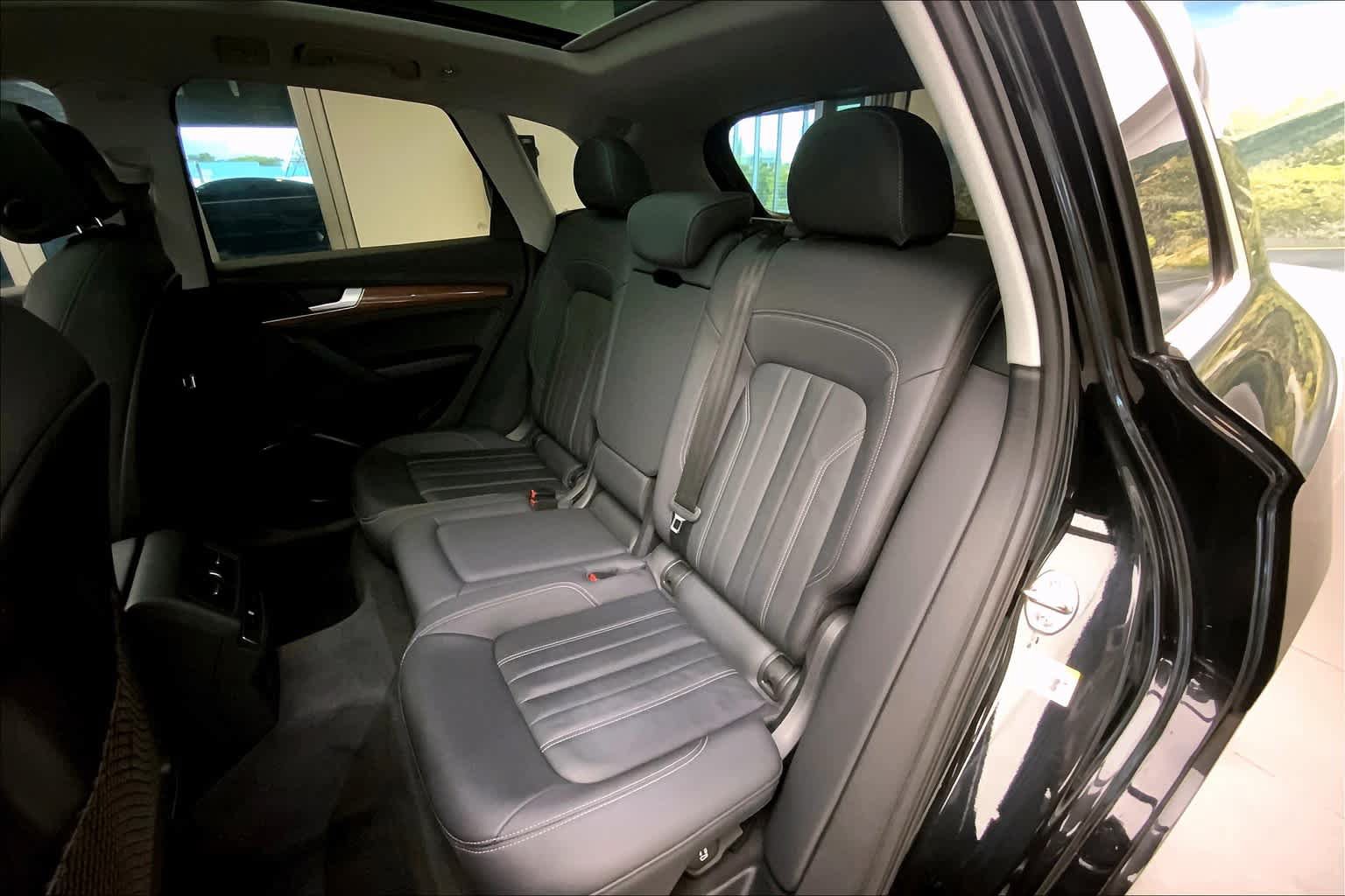 Used 2022 Audi Q5 2.0T Premium w/ Convenience Package AWD/4WD image 21