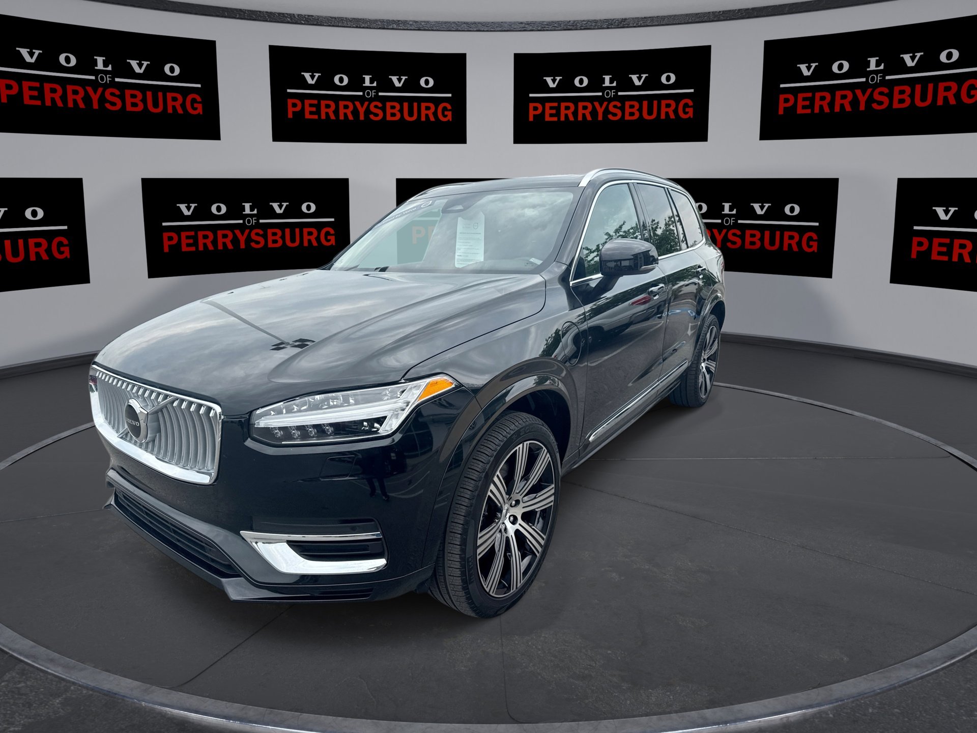 Used 2025 Volvo XC90 T8 Core w/ Protection Package Premier image 4