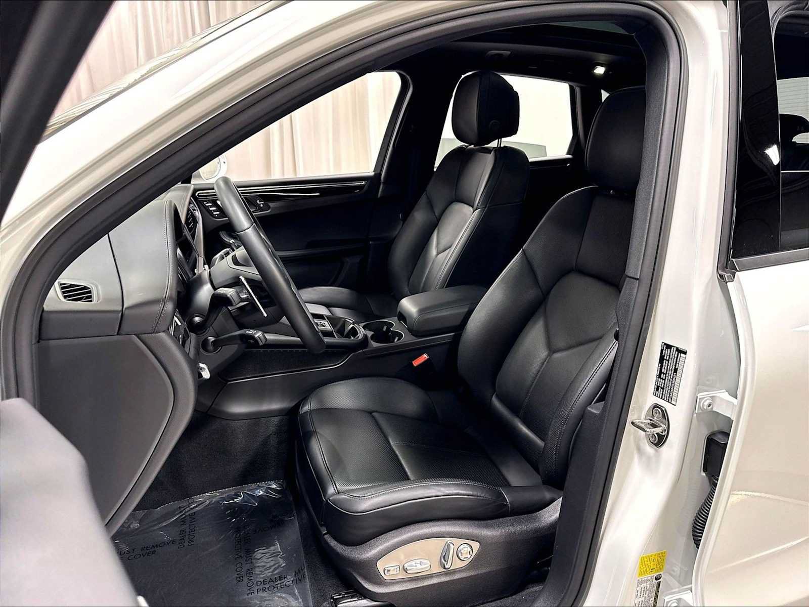 Used 2026 Porsche Macan AWD/4WD image 8