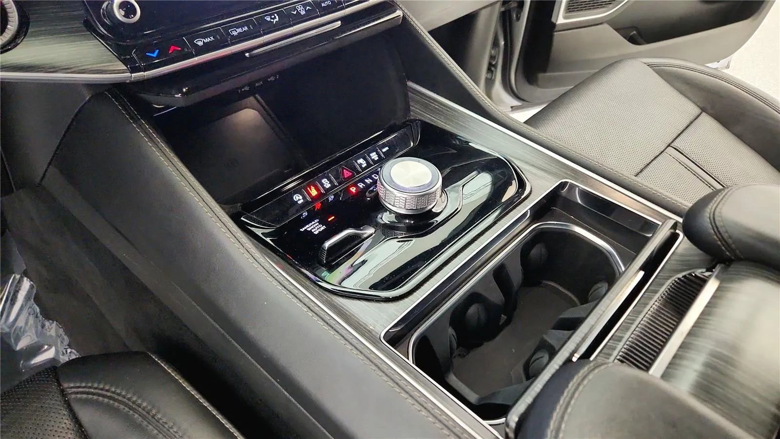 Used 2024 Jeep Wagoneer L Series II w/ Flexible Seating Group image 36