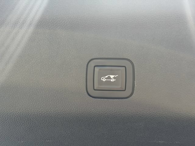 Used 2021 Chevrolet Tahoe Premier w/ Premium Package AWD/4WD image 16
