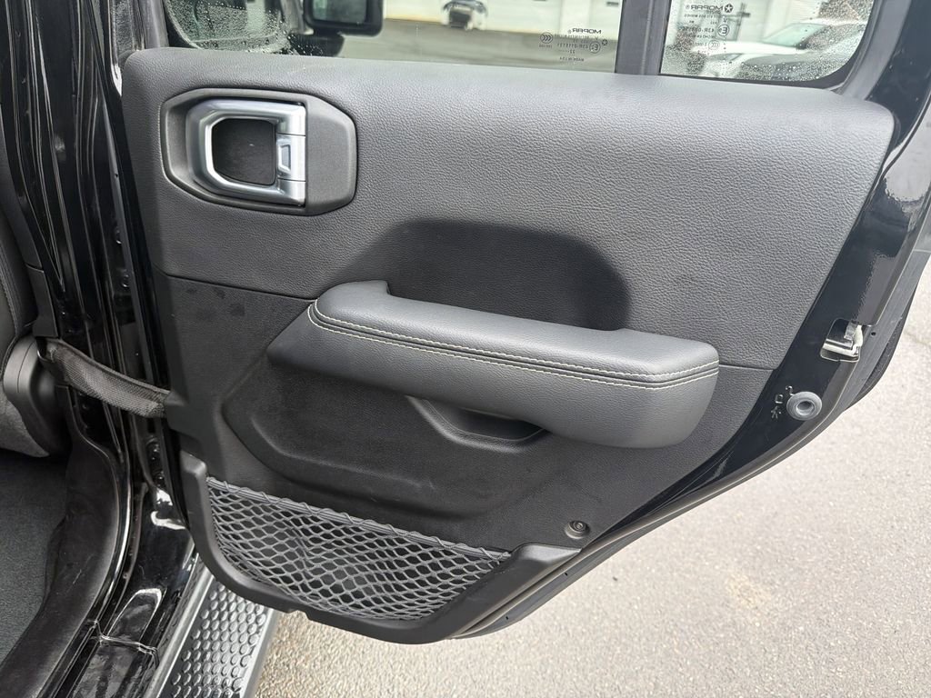 Used 2022 Jeep Wrangler Unlimited Sahara w/ Cold Weather Group AWD/4WD image 17