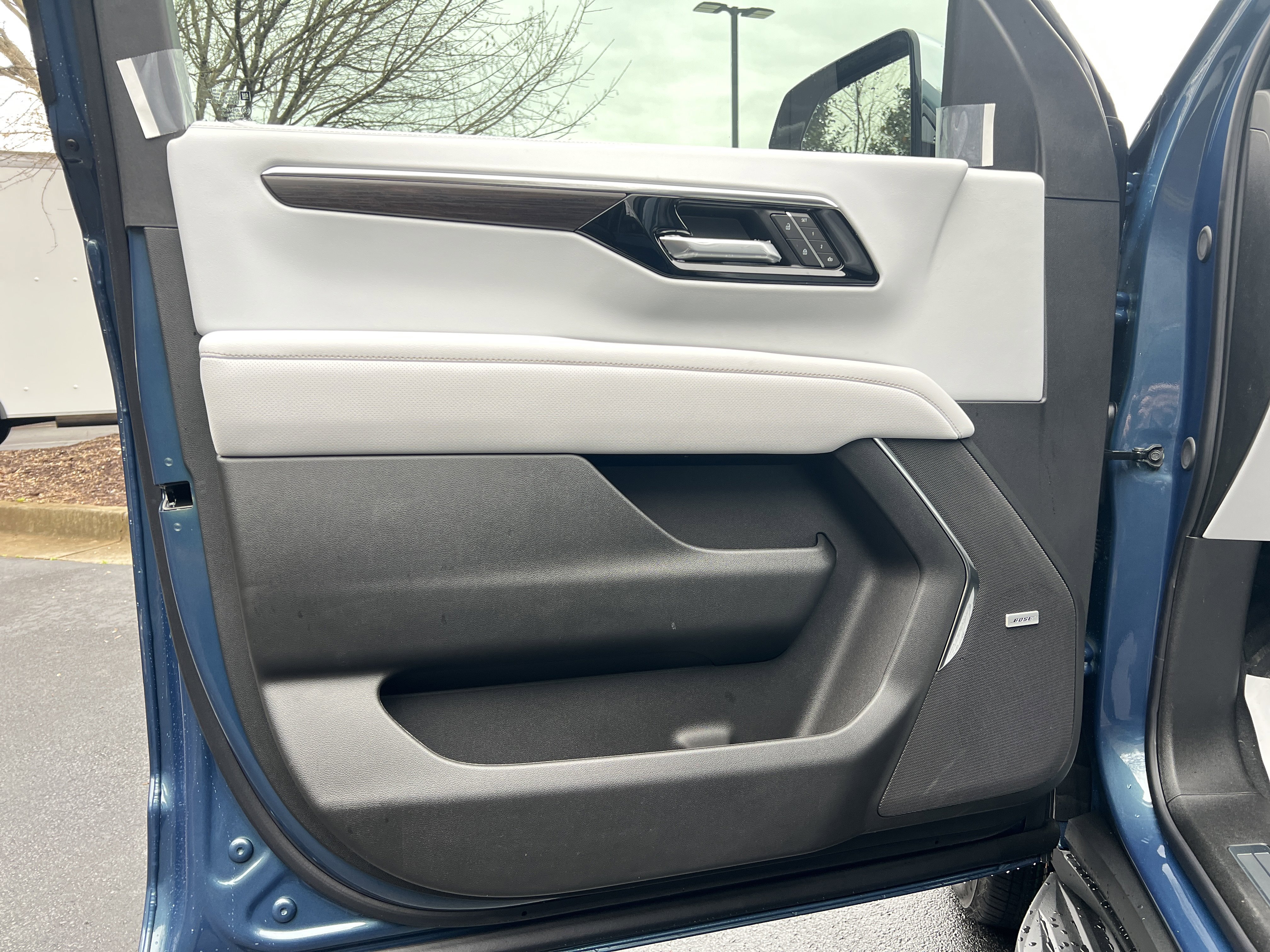 New 2026 Chevrolet Suburban Premier w/ Sun And Tow Package AWD/4WD image 15