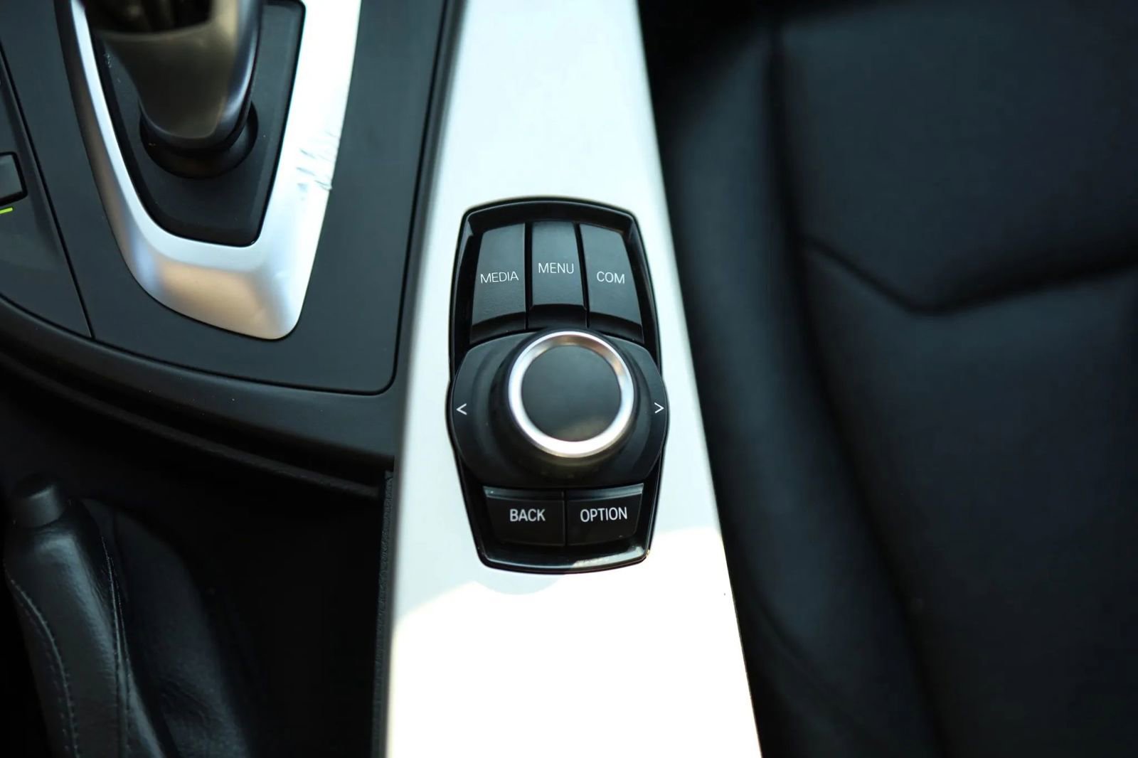 Used 2018 BMW 320i xDrive 320i xDrive Sedan 4D w/ Convenience Package image 23