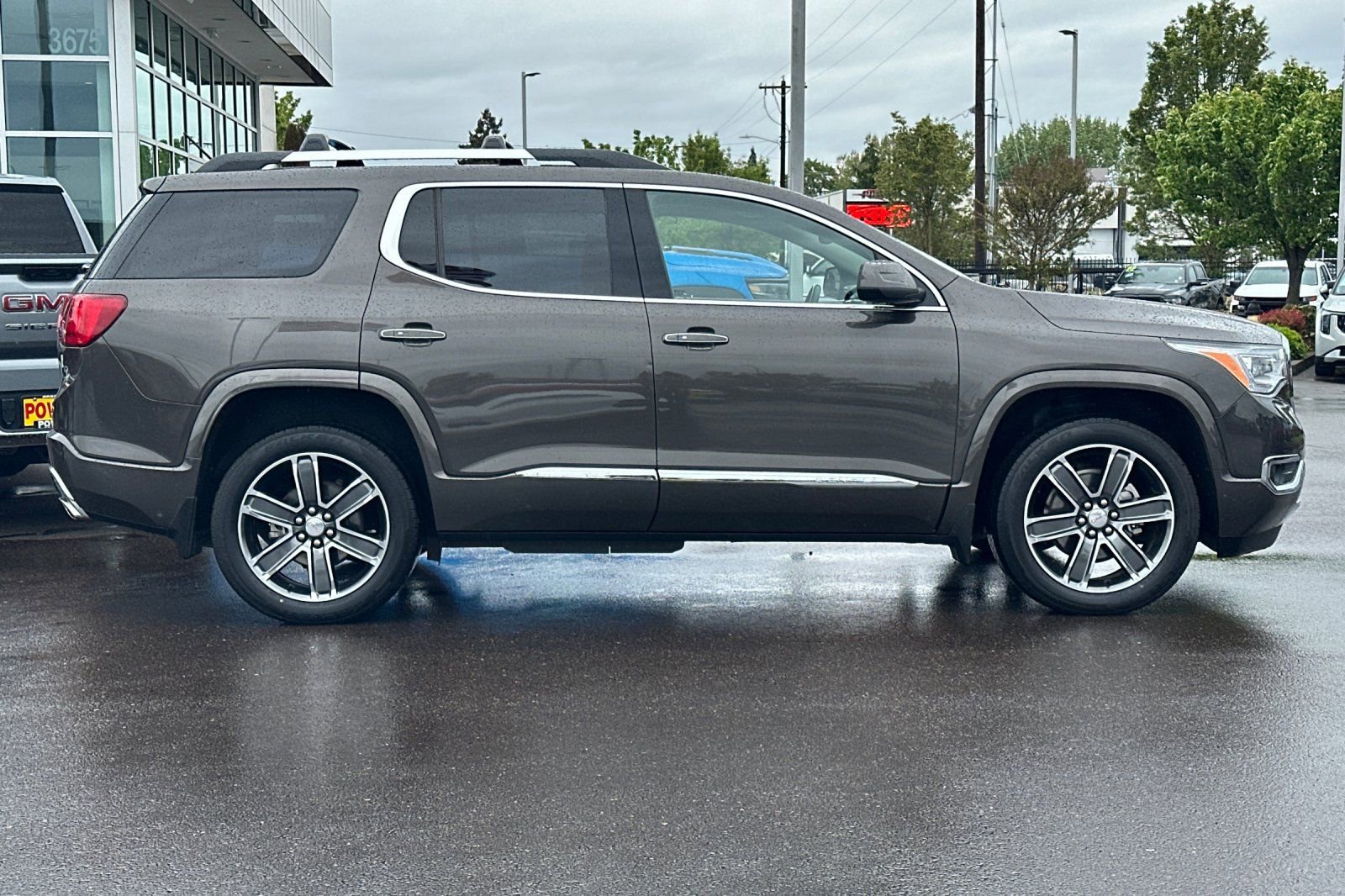 Used 2019 GMC Acadia Denali w/ Technology Package AWD/4WD image 3