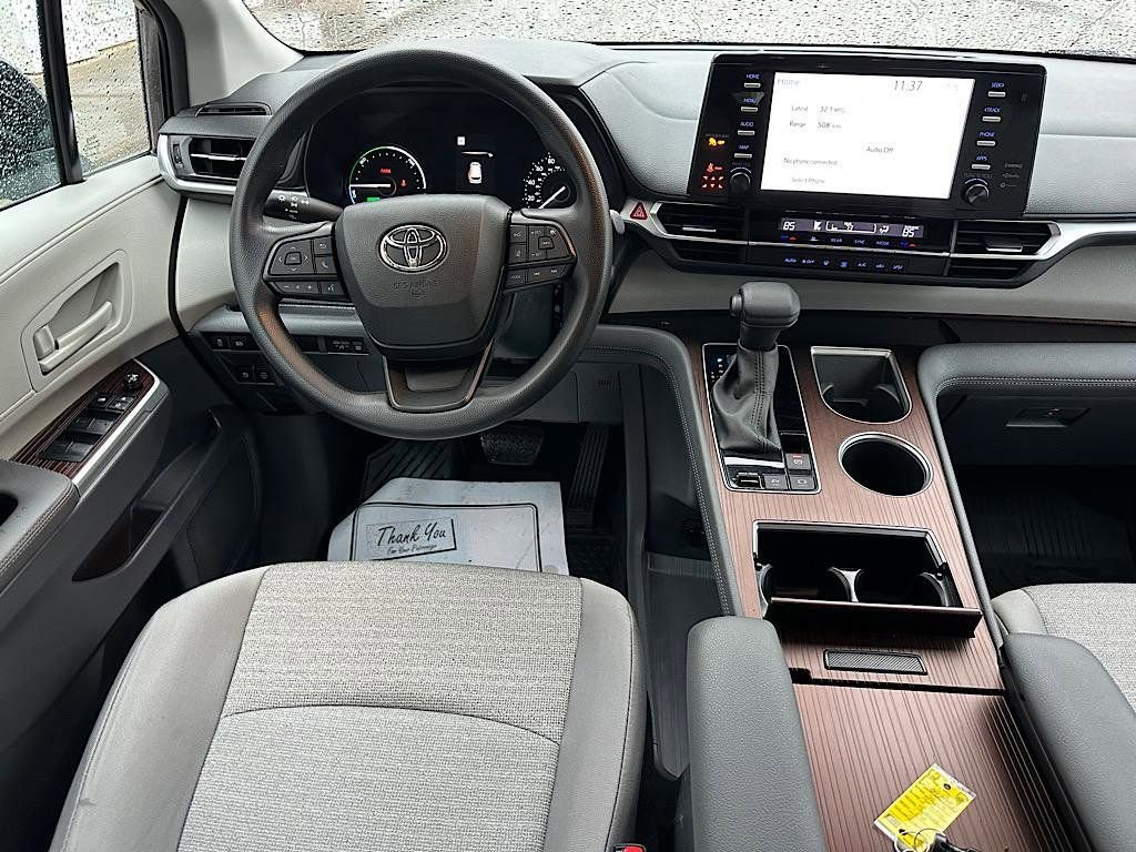 Certified 2023 Toyota Sienna LE AWD/4WD image 19