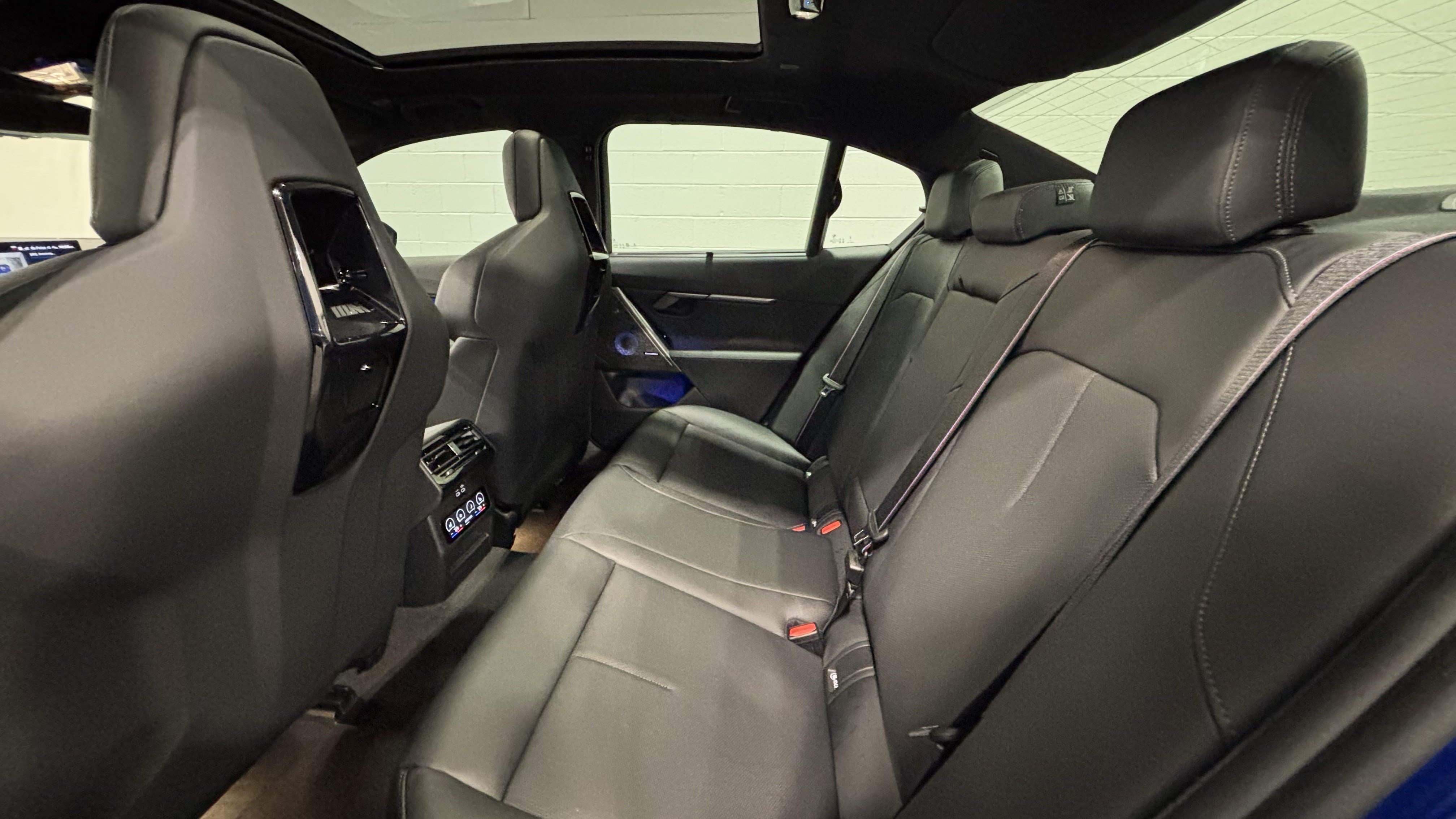 New 2027 BMW M5 w/ Executive Package AWD/4WD image 29