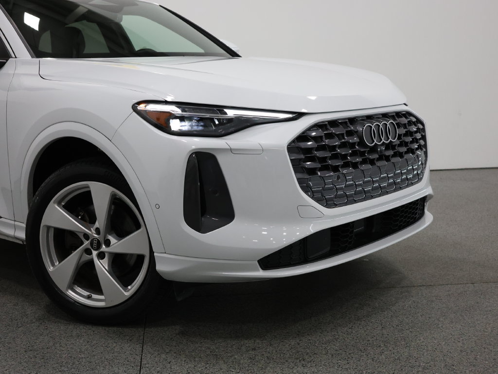 Certified 2025 Audi Q5 Premium Plus w/ Premium Plus AWD/4WD image 3