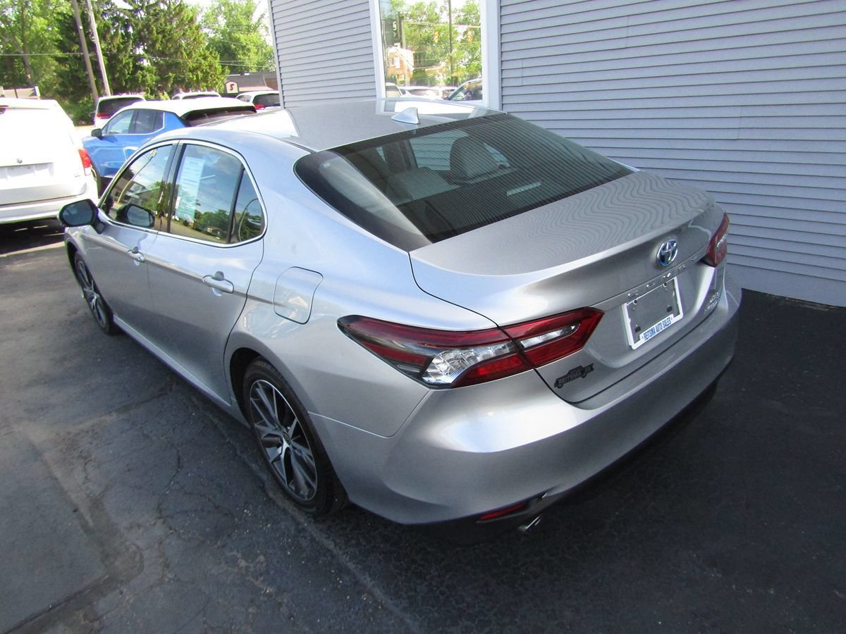 Used 2023 Toyota Camry XLE FWD image 3